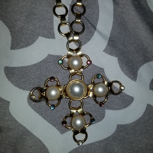 Pearl and Gold Necklace - Picture 6 of 7